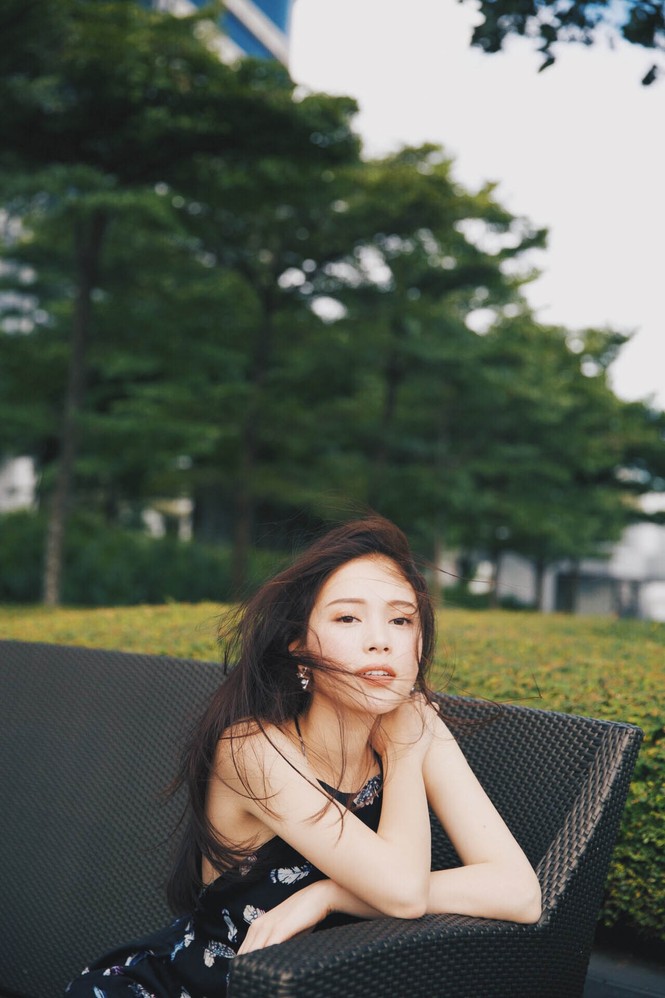 Hotgirl 'The Look' Linh Rin khoe dáng quyến rũ bên bể bơi ở Singapore - ảnh 7