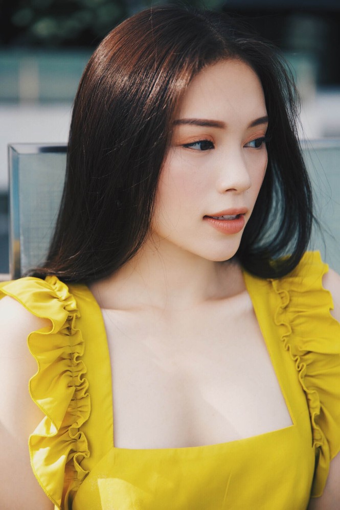 Hotgirl 'The Look' Linh Rin khoe dáng quyến rũ bên bể bơi ở Singapore - ảnh 9