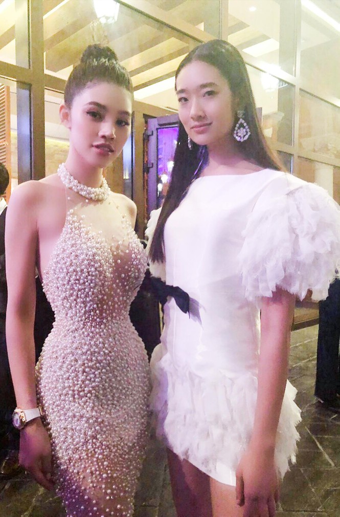 Jolie Nguyễn khoe vòng một gợi cảm bên Cổ Thiên Lạc trên thảm đỏ Macau - ảnh 6