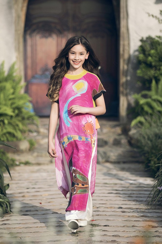 MC Phan Anh hiếm hoi đưa vợ và 3 con lên sàn diễn thời trang - ảnh 2