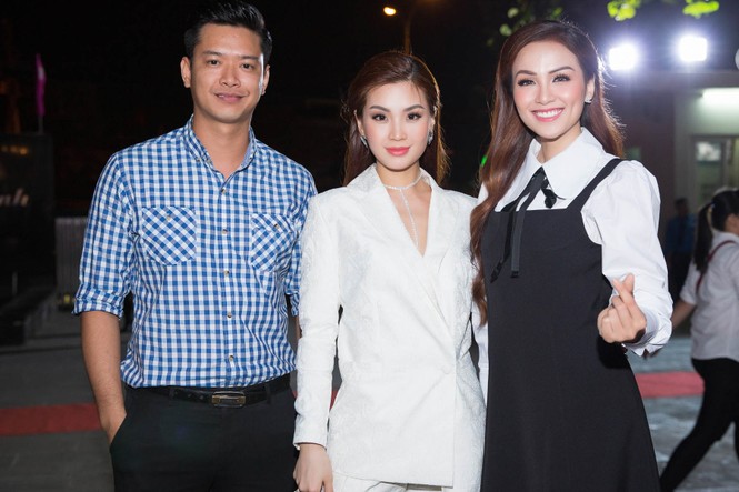 Diễm Trang, Diễm Hương rạng rỡ đọ sắc với đồ trắng-đen kín đáo - ảnh 3