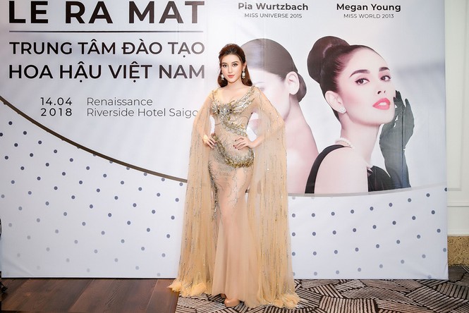 Huyền My đẹp tựa 'nữ thần', đọ sắc Hoa hậu Hoàn vũ Pia Wurtzbach - ảnh 1