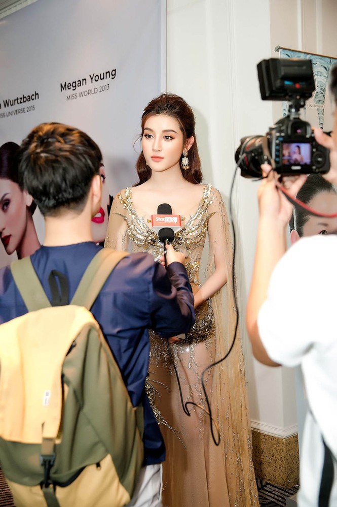 Huyền My đẹp tựa 'nữ thần', đọ sắc Hoa hậu Hoàn vũ Pia Wurtzbach - ảnh 6