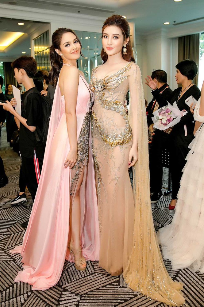 Huyền My đẹp tựa 'nữ thần', đọ sắc Hoa hậu Hoàn vũ Pia Wurtzbach - ảnh 9