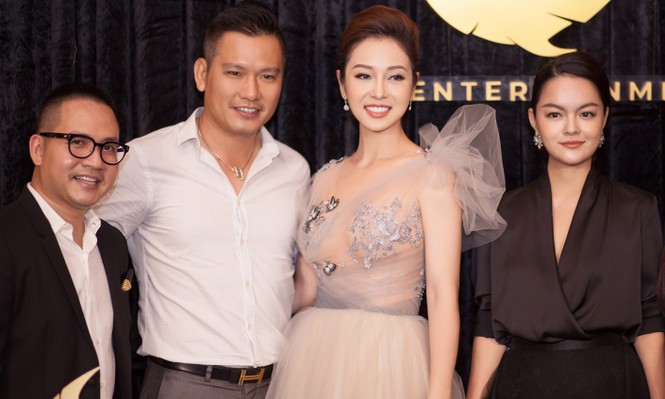 'Gái ba con' Jennifer Phạm khoe vòng 1 quyến rũ với váy xuyên thấu - ảnh 7