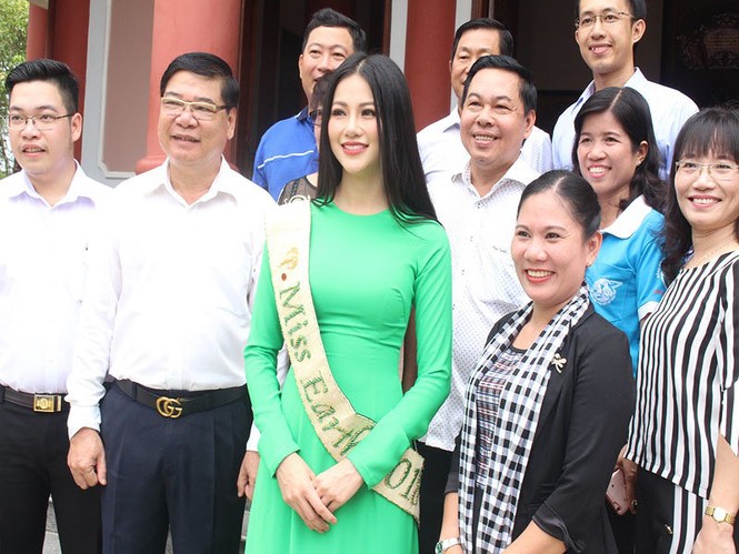 Hoa hậu Phương Khánh áo dài xanh đẹp nổi bật ở quê nhà Bến Tre - ảnh 4