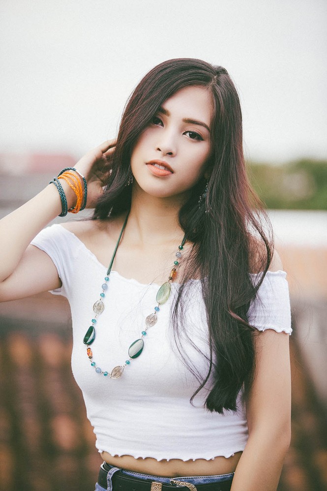 Tiểu Vy nóng bỏng trên biển trong clip tự giới thiệu ở Miss World - ảnh 9