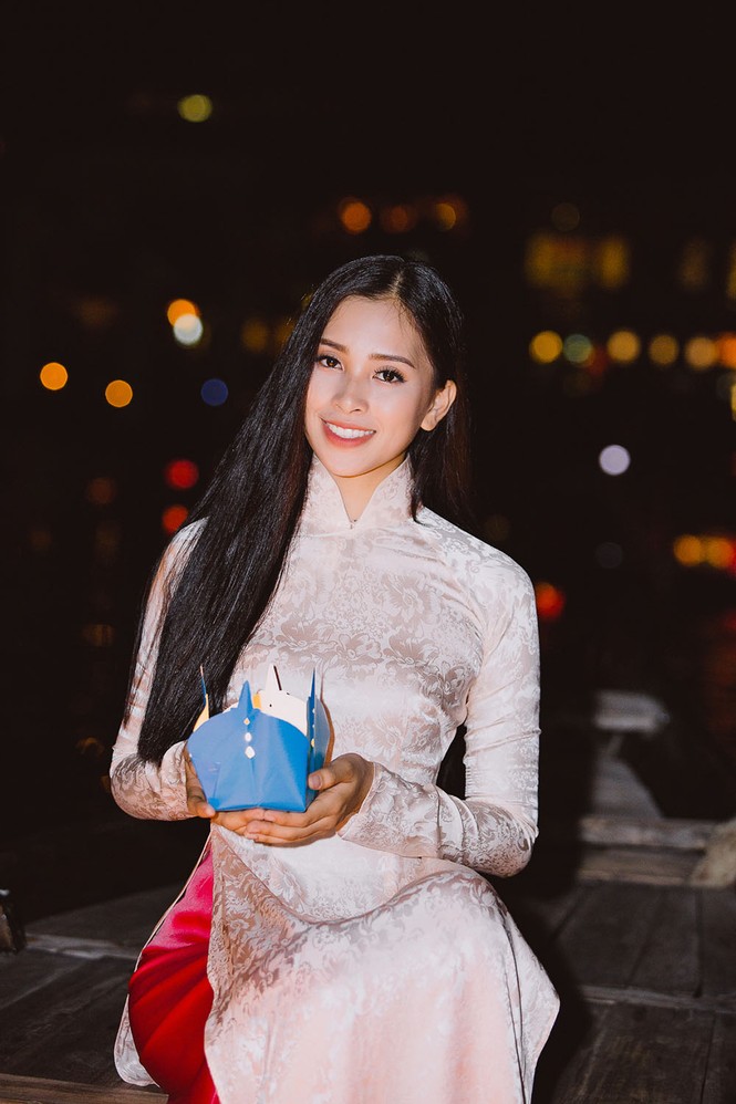 Tiểu Vy nóng bỏng trên biển trong clip tự giới thiệu ở Miss World - ảnh 15