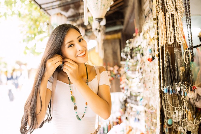 Tiểu Vy nóng bỏng trên biển trong clip tự giới thiệu ở Miss World - ảnh 4