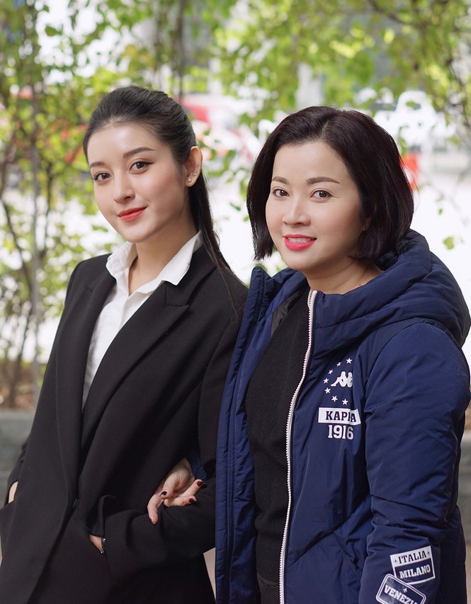 Á hậu Huyền My cùng mẹ đi phát cơm, tặng quà Tết cho bệnh nhi - ảnh 2