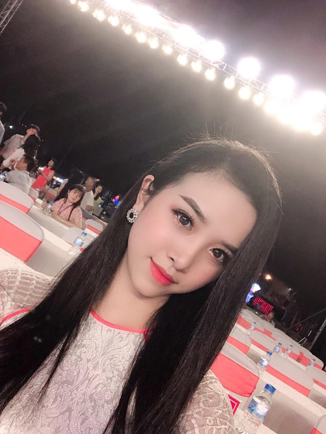 Hoa hậu Mỹ Linh khoe ảnh làm MC Bản tin Tiêu dùng 24h - ảnh 11