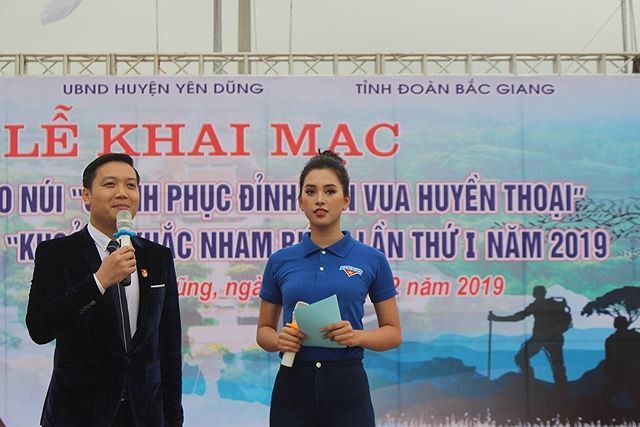 Hoa hậu Mỹ Linh khoe ảnh làm MC Bản tin Tiêu dùng 24h - ảnh 8
