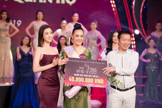 Hoa hậu Mỹ Linh vai trần gợi cảm làm giám khảo Người đẹp Kinh Bắc - ảnh 10