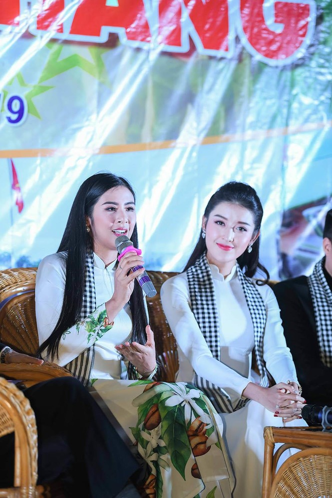 Ngọc Hân, Huyền My rạng rỡ với áo dài trắng giao lưu cùng các chiến sĩ - ảnh 5
