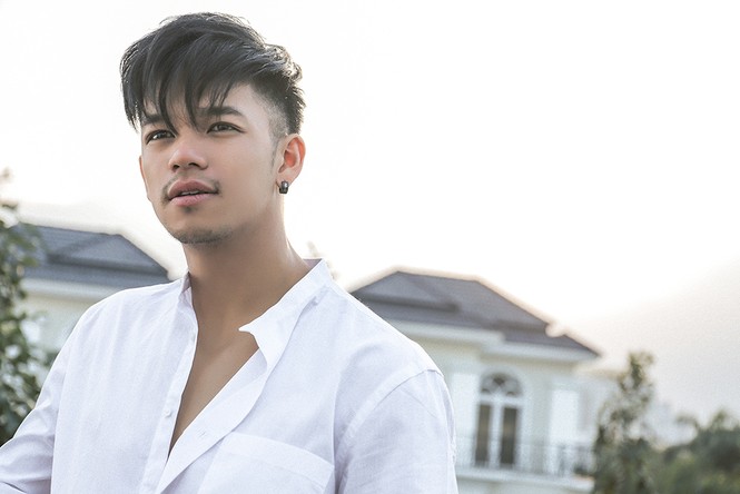 Trọng Hiếu khoe sáu múi bên 'cô gái lạ' trong MV dịp Valentine trắng - ảnh 2