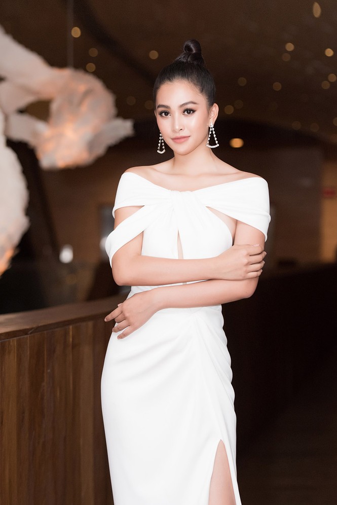 Dàn Hoa hậu, Á hậu diện đồ gợi cảm 'đổ bộ' thảm đỏ thời trang - ảnh 2