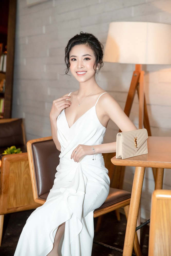 Dàn Hoa hậu, Á hậu diện đồ gợi cảm 'đổ bộ' thảm đỏ thời trang - ảnh 10