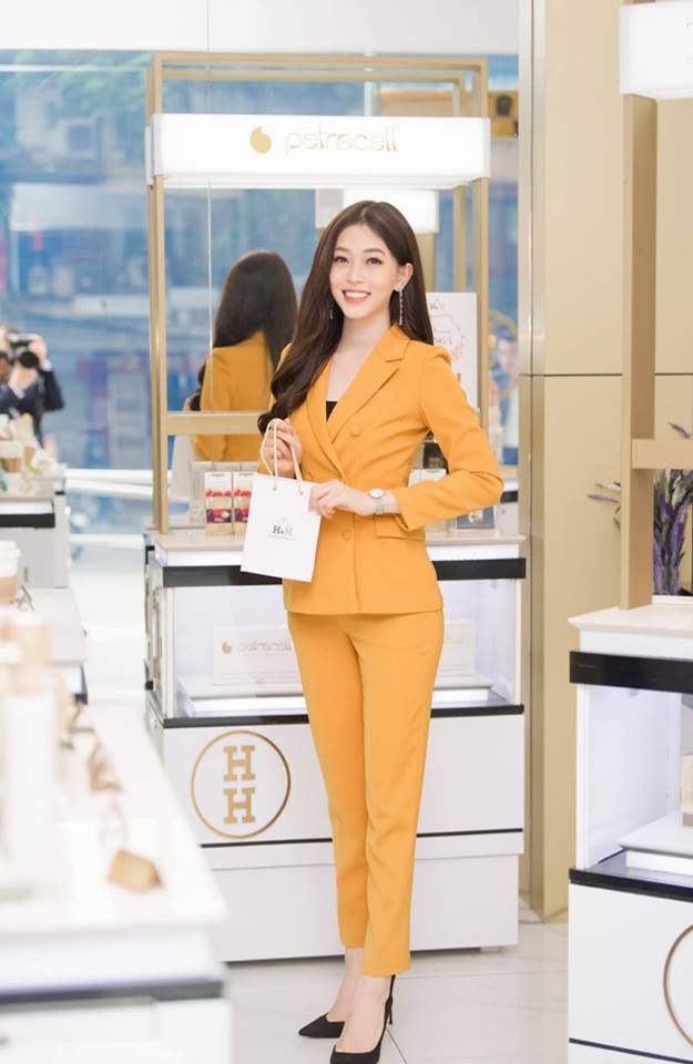 Hoa hậu Tiểu Vy , á hậu Huyền My mặc váy gợi cảm, quyến rũ nhất tuần - ảnh 8