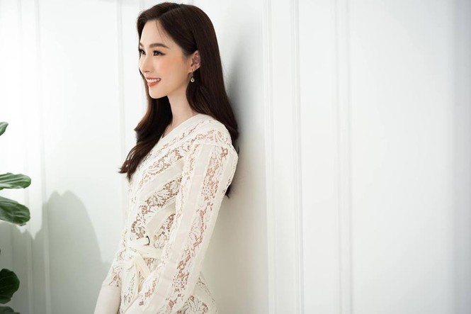 Hoa hậu Tiểu Vy , á hậu Huyền My mặc váy gợi cảm, quyến rũ nhất tuần - ảnh 15