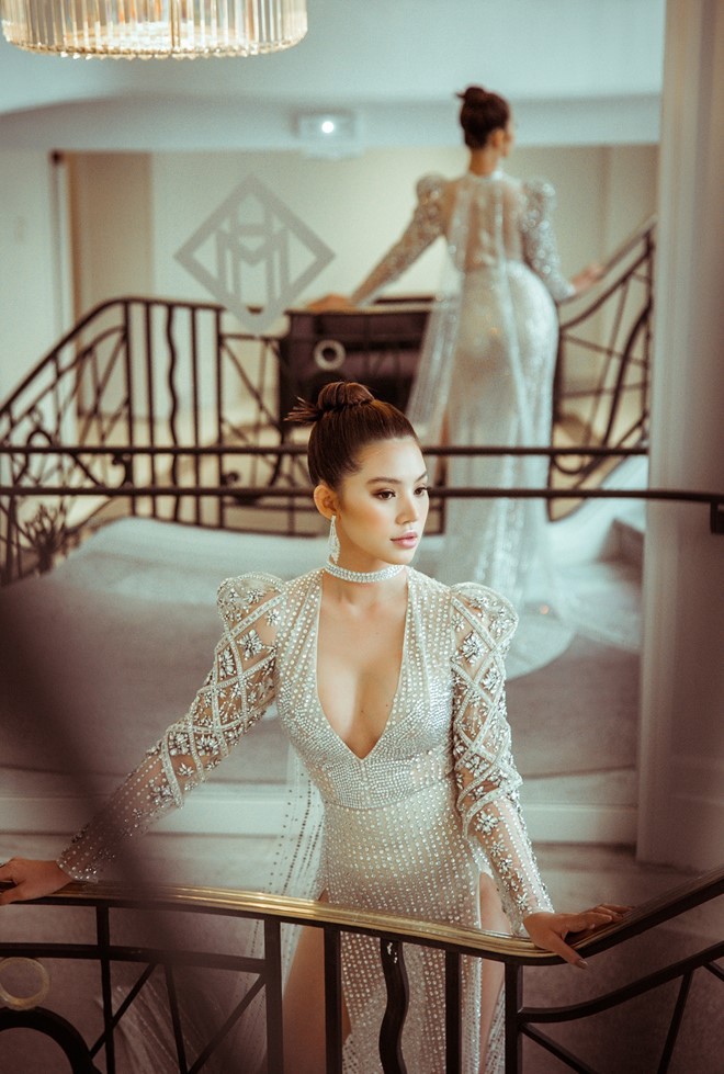 Mặc váy thấu nội y tới Cannes, Jolie Nguyễn khoe dáng nóng 'bỏng mắt' - ảnh 9