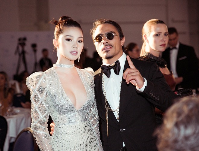 Mặc váy thấu nội y tới Cannes, Jolie Nguyễn khoe dáng nóng 'bỏng mắt' - ảnh 10