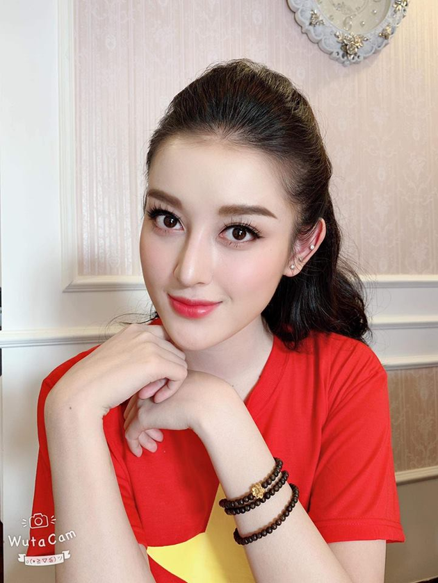 Huyền My: 'Thót tim vì Văn Hậu bị đánh nguội, vỡ oà khi Việt Nam thắng Thái Lan' - ảnh 1
