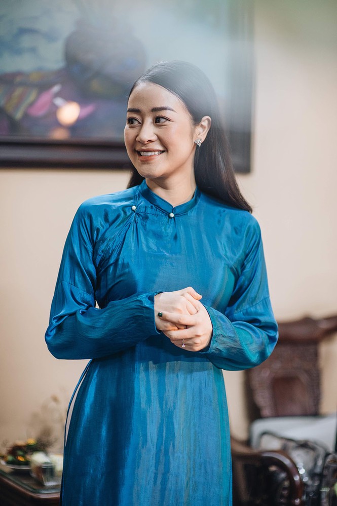 MC Phí Linh xinh đẹp trong lễ ăn hỏi với phó trưởng phòng VTV - ảnh 1