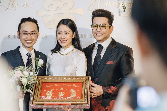 MC Phí Linh xinh đẹp trong lễ ăn hỏi với phó trưởng phòng VTV - ảnh 10