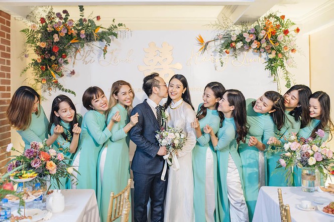 MC Phí Linh xinh đẹp trong lễ ăn hỏi với phó trưởng phòng VTV - ảnh 11