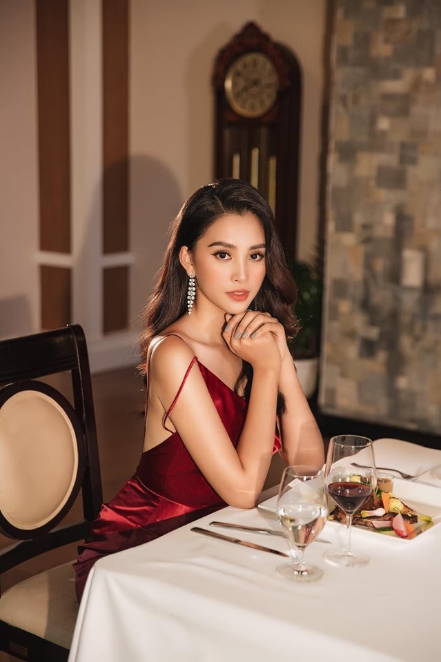 Á hậu Thanh Tú xinh đẹp rạng rỡ trong tiệc đầy tháng của con trai - ảnh 2