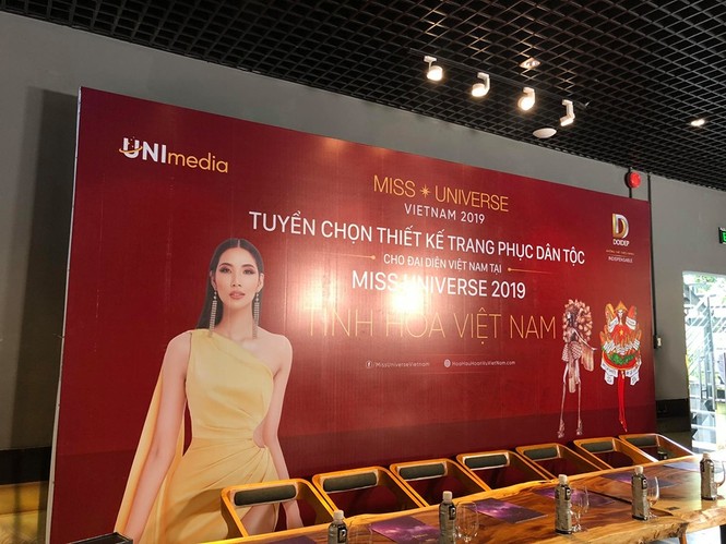 18 trang phục dân tộc thuyết trình trước Hoàng Thuỳ, 'Bàn thờ' bất ngờ rút lui? - ảnh 1