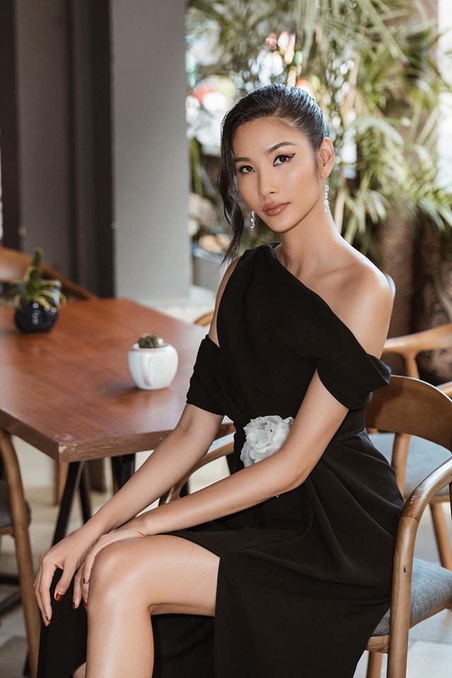 Tái xuất sau khi ốm nặng, Hoàng Thuỳ rạng rỡ chuẩn thần thái Miss Universe - ảnh 1