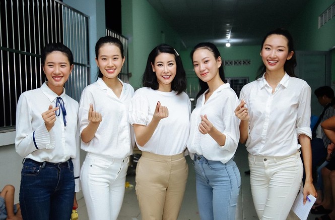 Tái xuất sau khi ốm nặng, Hoàng Thuỳ rạng rỡ chuẩn thần thái Miss Universe - ảnh 4
