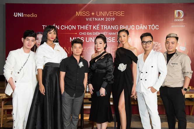 Á hậu Thanh Tú, Hoa hậu Hà Kiều Anh 'thiêu đốt' bãi biển với bikini - ảnh 11