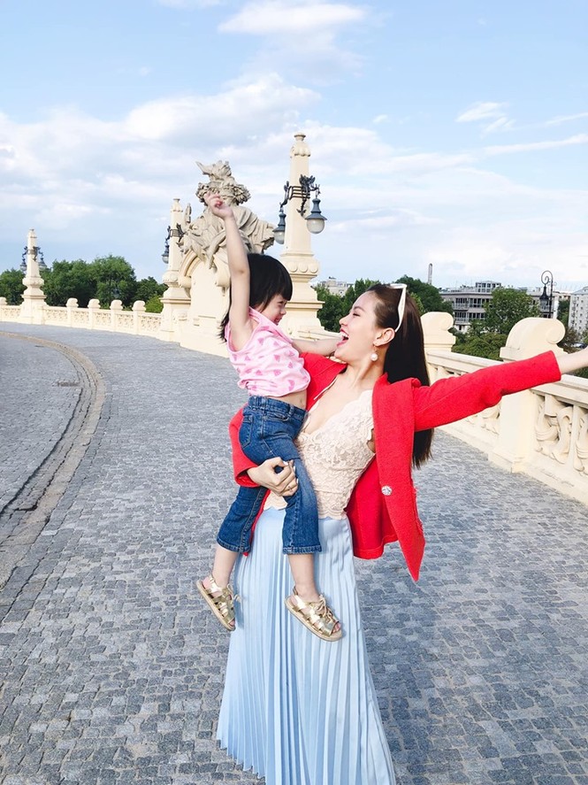 Á hậu Thanh Tú, Hoa hậu Hà Kiều Anh 'thiêu đốt' bãi biển với bikini - ảnh 9