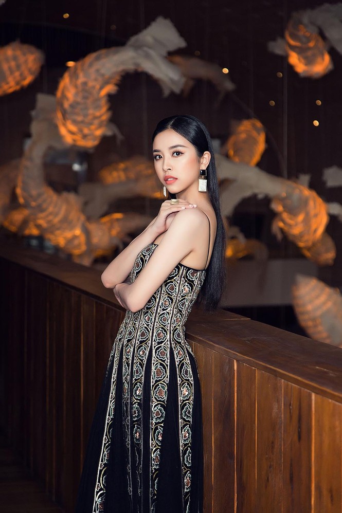 Hoa hậu Tiểu Vy, Á hậu Phương Nga đẹp ma mị với phong cách cổ trang - ảnh 6