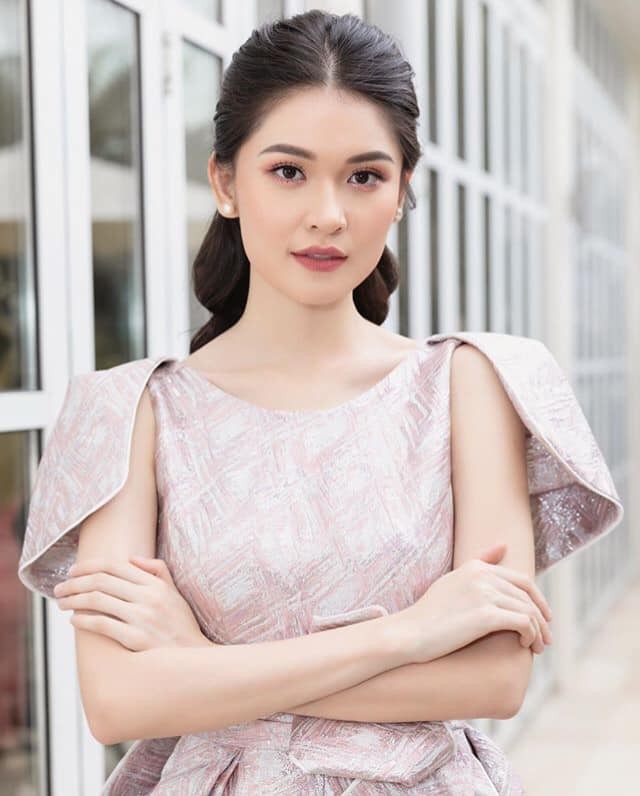 Hoàng Thuỳ khoe vòng một 'không phải dạng vừa' sau nghi án phẫu thuật thẩm mỹ - ảnh 13