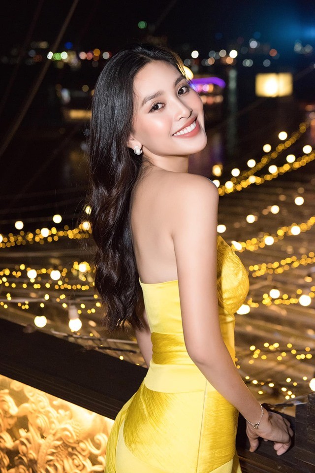 Hoàng Thuỳ khoe vòng một 'không phải dạng vừa' sau nghi án phẫu thuật thẩm mỹ - ảnh 4