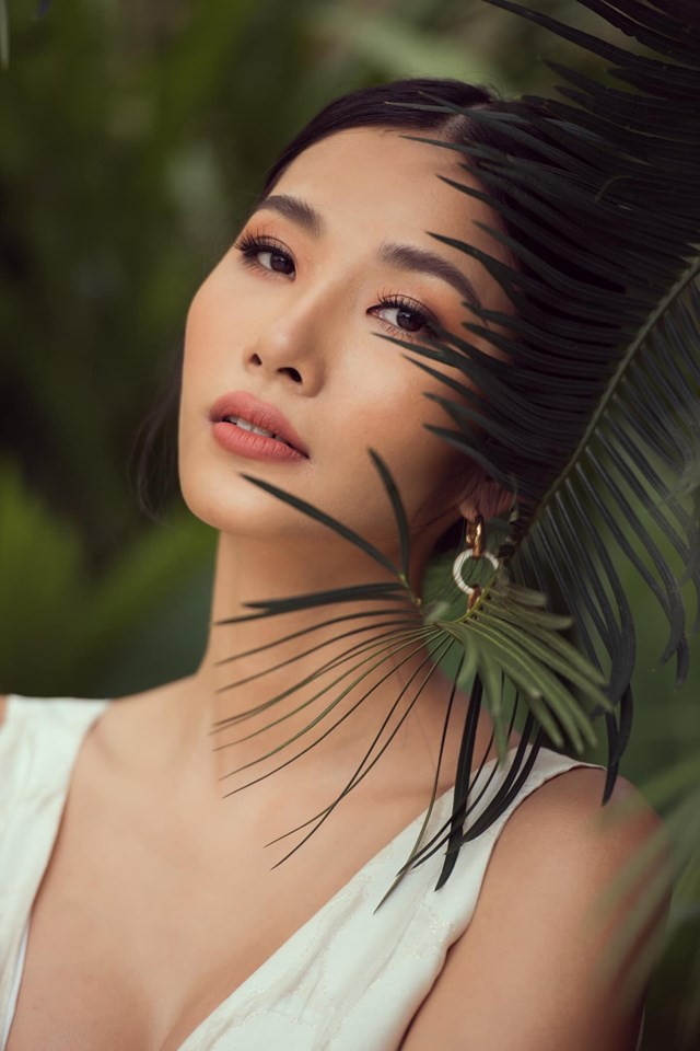 Hoàng Thuỳ khoe vòng một 'không phải dạng vừa' sau nghi án phẫu thuật thẩm mỹ - ảnh 2