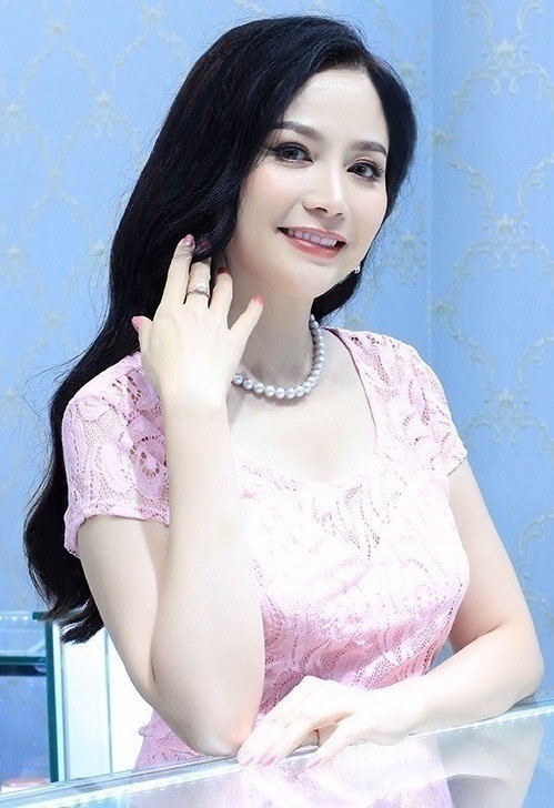 Á hậu Thuỵ Vân chia sẻ hài hước việc bị ngã trên sóng truyền hình trực tiếp - ảnh 12