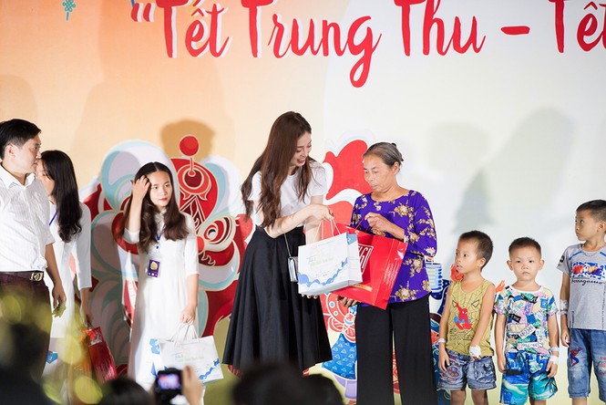 Trung thu ý nghĩa của á hậu Phương Nga và bạn trai Bình An - ảnh 10