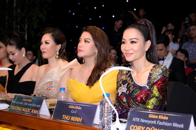 Hà Kiều Anh, Trương Ngọc Ánh đọ nhan sắc không tuổi với váy cắt xẻ quyến rũ - ảnh 11