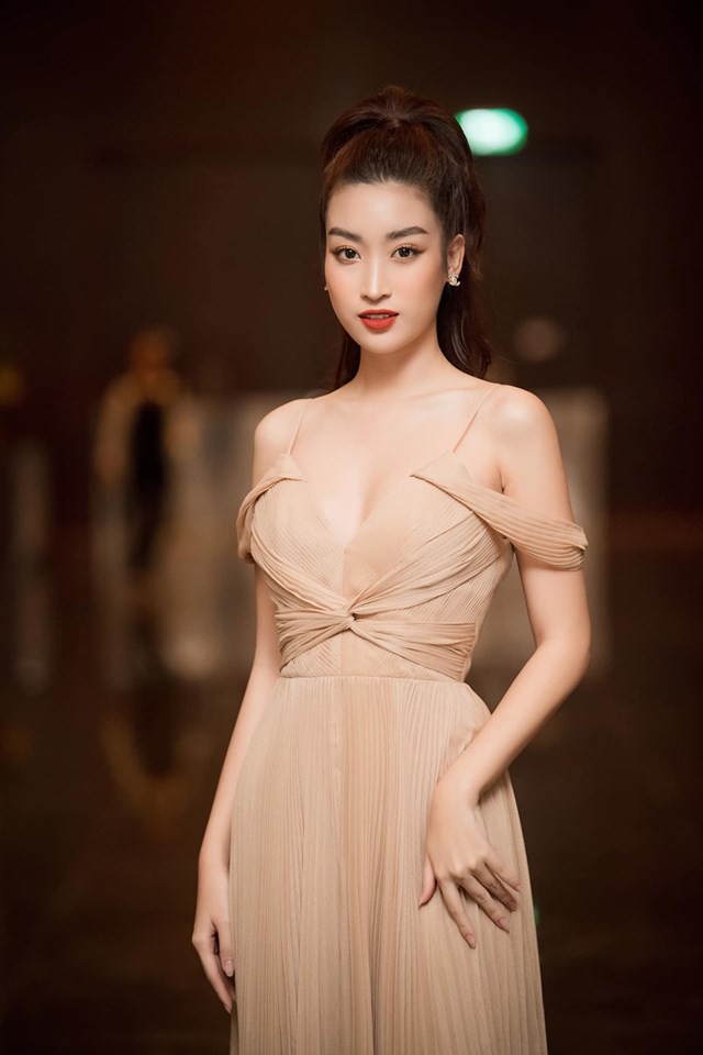 Á hậu Thanh Tú mặc bikini, khoe dáng sexy dưới ống kính của ông xã - ảnh 9