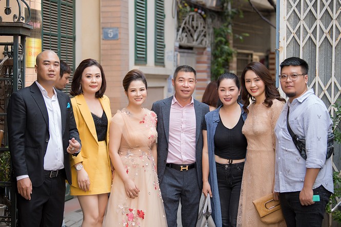 Hồng Diễm 'Hoa hồng trên ngực trái' mặc đầm ren xinh đẹp, hội ngộ Công Lý - ảnh 6