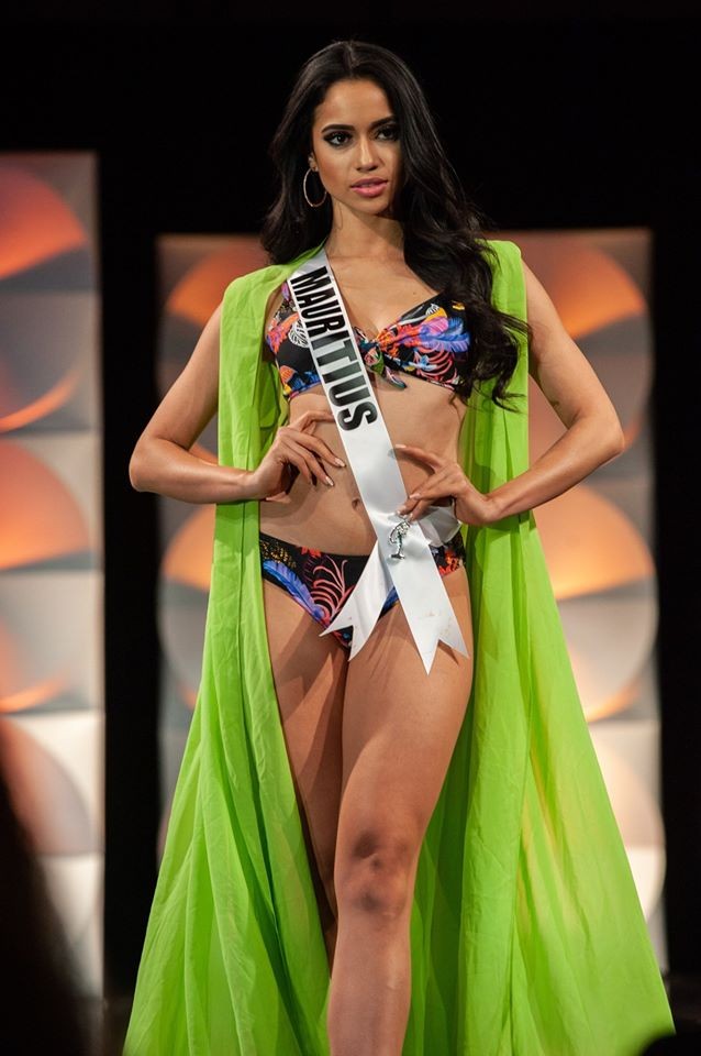 Màn diễn bikini 'rực lửa' của Hoàng Thuỳ và dàn thí sinh ở bán kết Miss Universe - ảnh 17