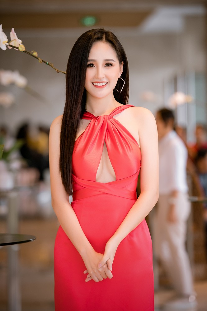 Quỳnh Nga khoe vòng 1 nóng bỏng, tình tứ bên Việt Anh giữa tin đồn tình cảm - ảnh 4