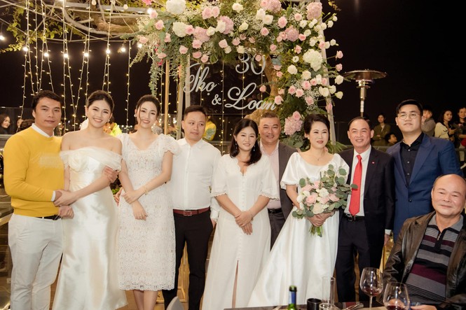 Bố mẹ Á hậu Thanh Tú tổ chức tiệc 30 năm ngày cưới hoành tráng và lãng mạn - ảnh 6