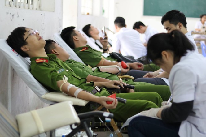 Hàng ngàn sinh viên Thủ đô tham gia hiến máu tại Chủ nhật Đỏ - ảnh 9