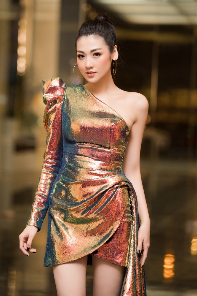 Đỗ Mỹ Linh, Tú Anh khoe vai trần gợi cảm hết nấc - ảnh 2