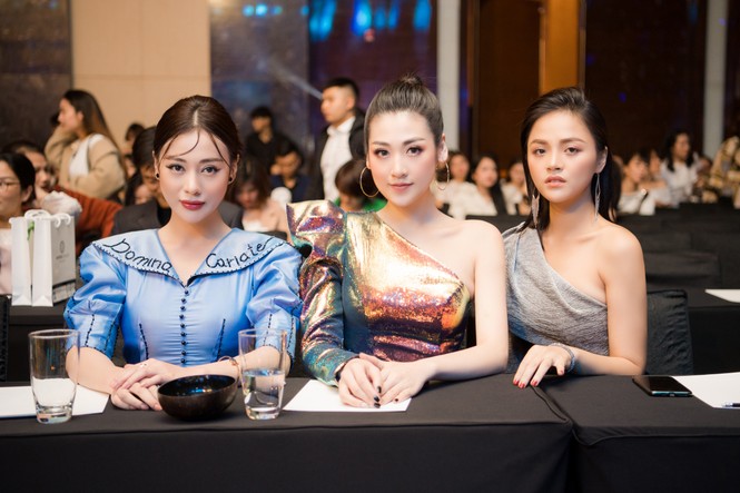 Đỗ Mỹ Linh, Tú Anh khoe vai trần gợi cảm hết nấc - ảnh 8